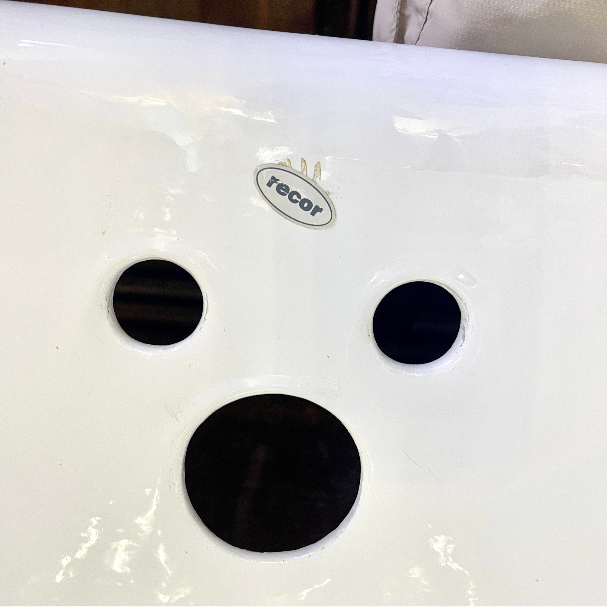 Recor Cast Iron Pedestal Bathtub – NOS Floor Model | Made in Portugal