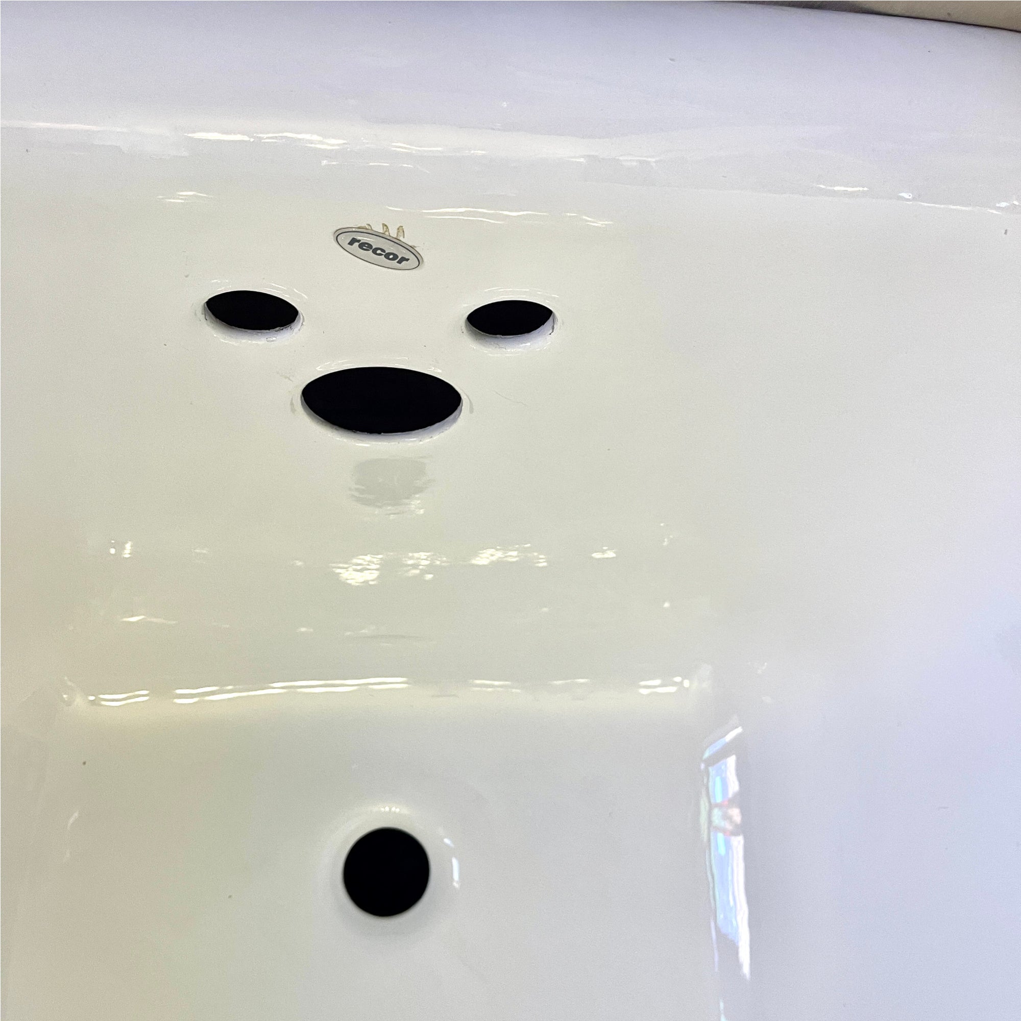 Recor Cast Iron Pedestal Bathtub – NOS Floor Model | Made in Portugal