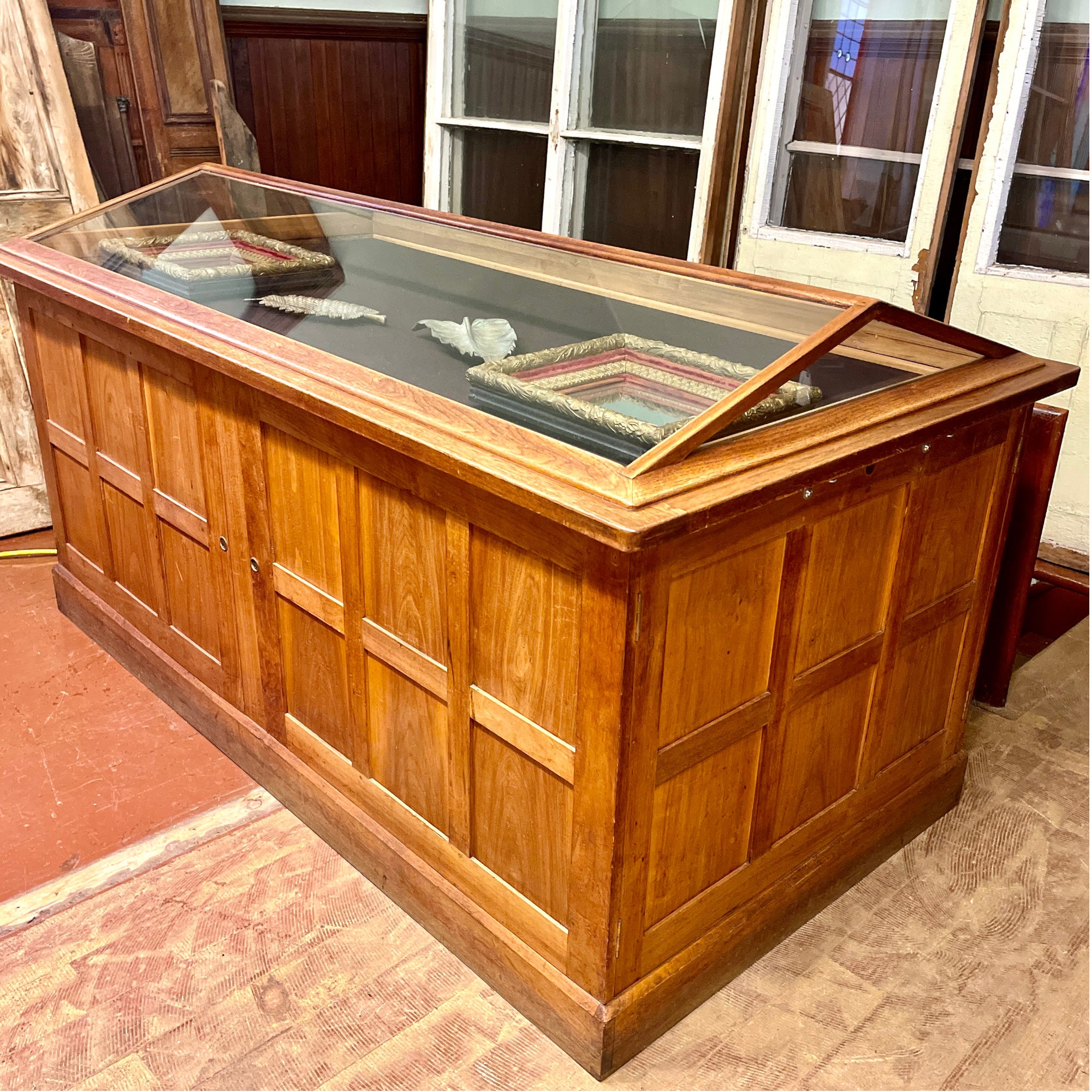 Antique Museum Display Cases – Upper Canada Law Society, Osgoode Hall
