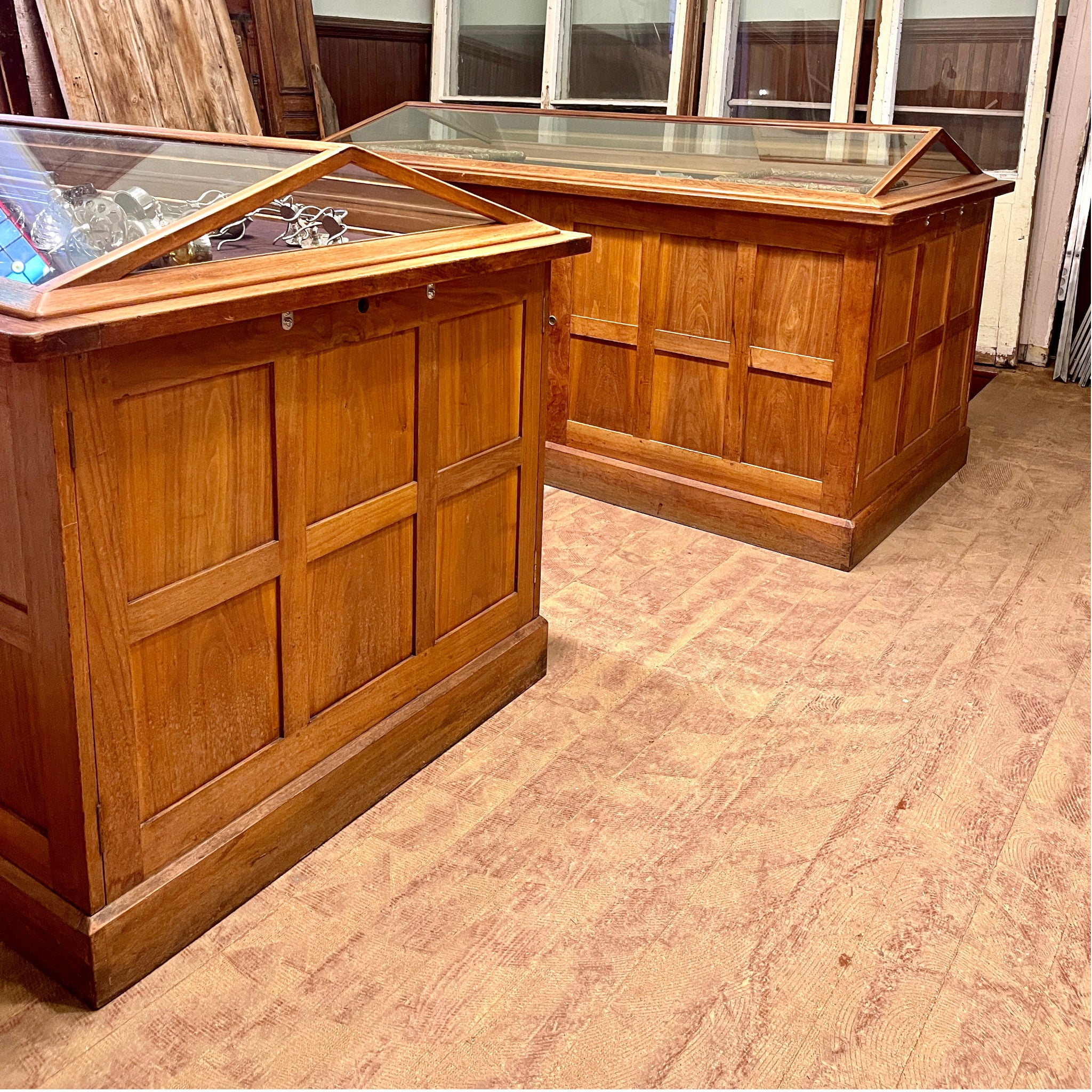 Antique Museum Display Cases – Upper Canada Law Society, Osgoode Hall