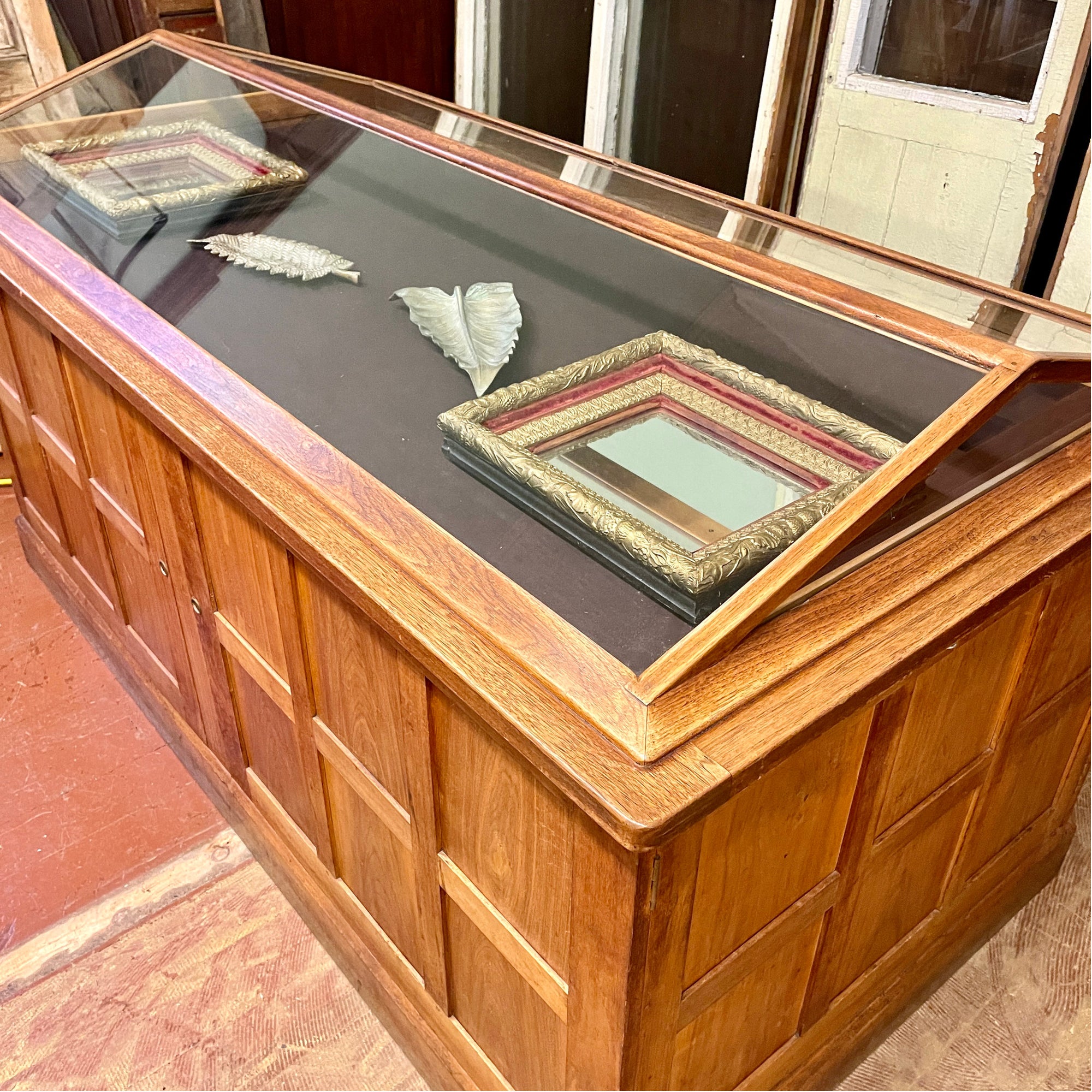 Antique Museum Display Cases – Upper Canada Law Society, Osgoode Hall