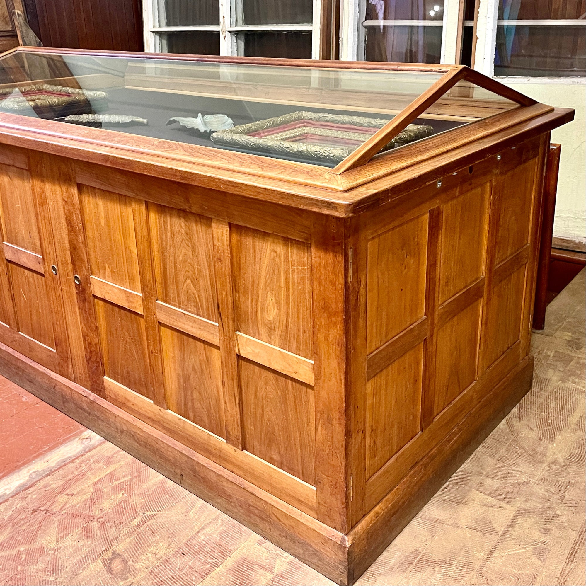 Antique Museum Display Cases – Upper Canada Law Society, Osgoode Hall