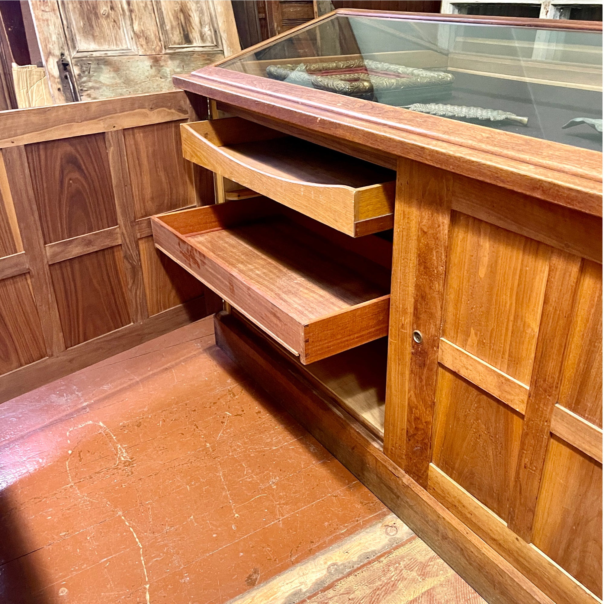 Antique Museum Display Cases – Upper Canada Law Society, Osgoode Hall