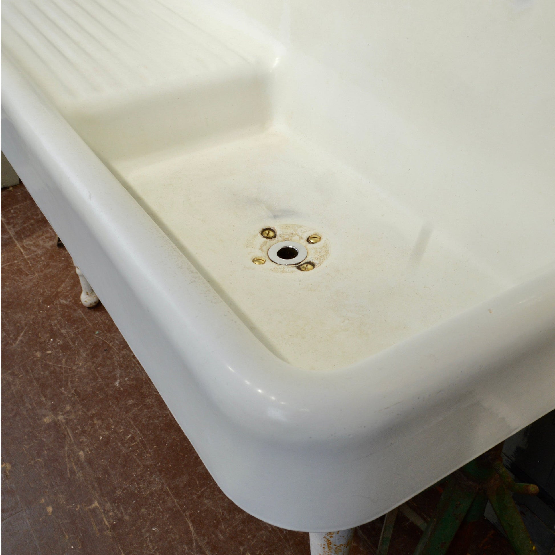 Apron Front Farmhouse Sink with Cast Iron Legs - Salvage-Garden