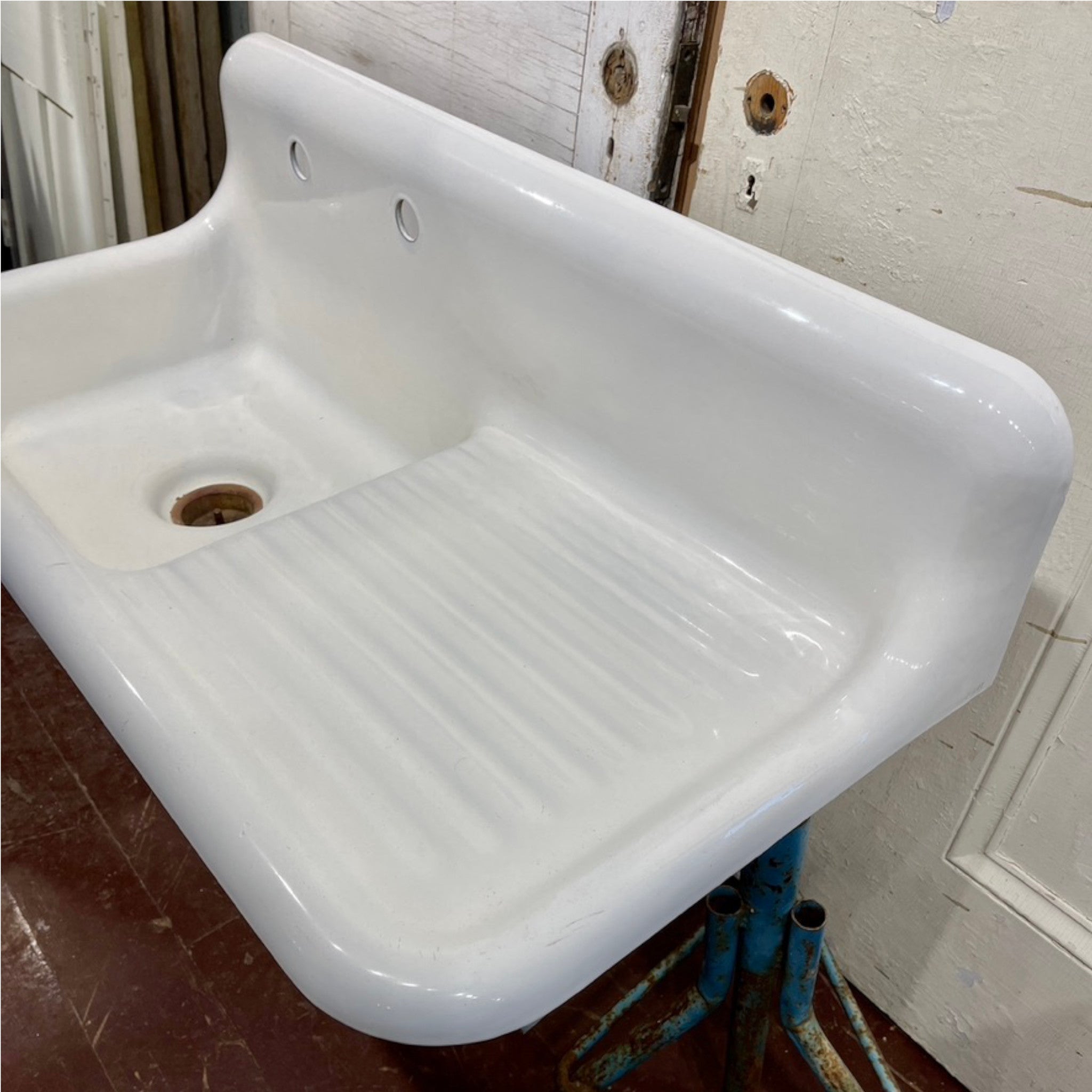 Farmhouse Cast Iron Sink With Draining Board - Salvage-Garden