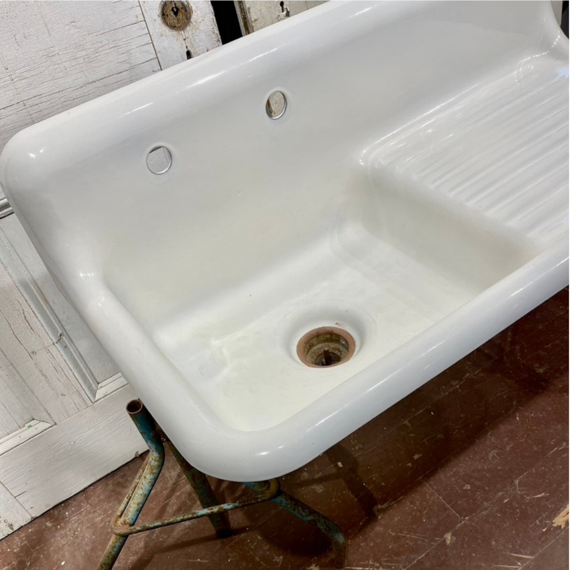 Farmhouse Cast Iron Sink With Draining Board - Salvage-Garden