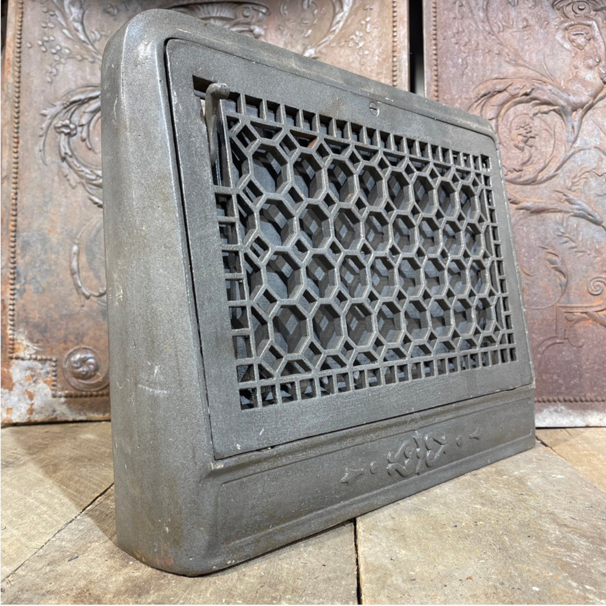 Cast Iron Wall Grate With Octagon Design