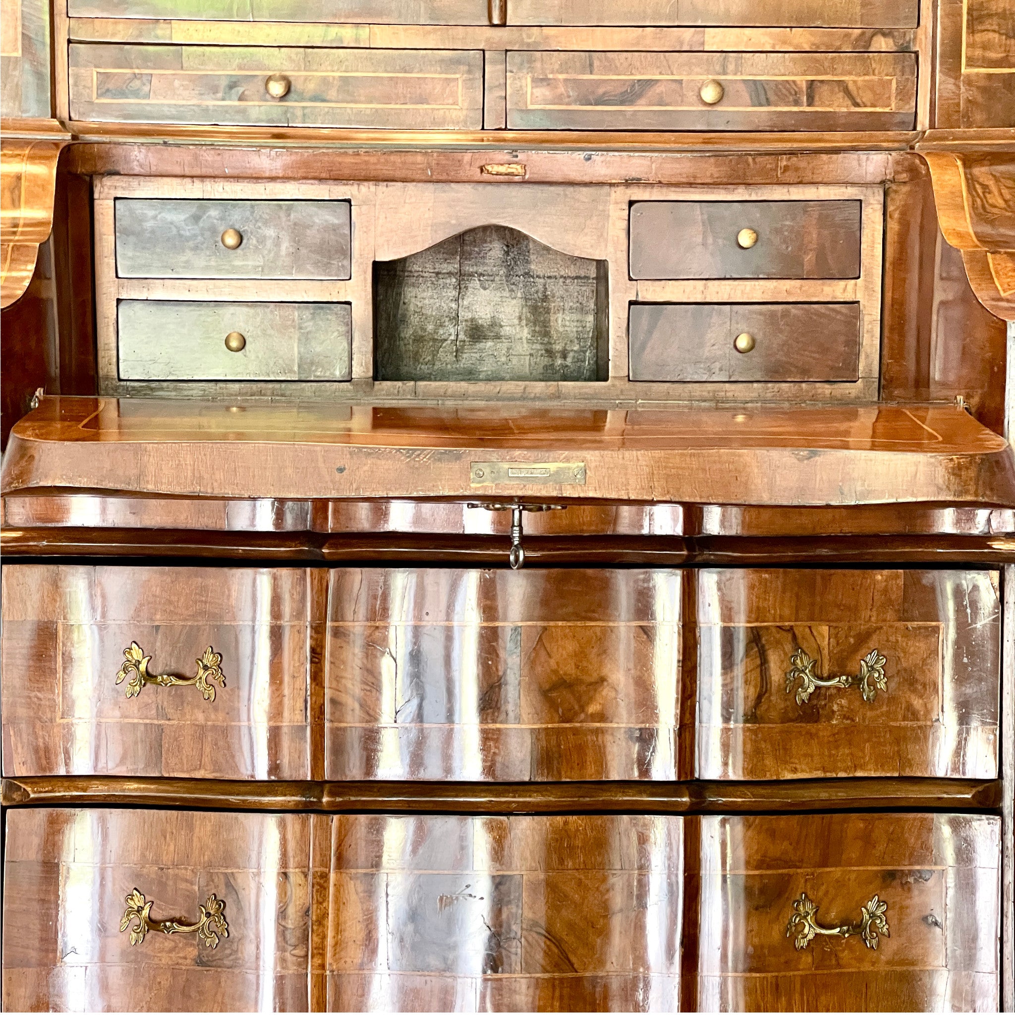 20th Century Italian Rococo Style Secretary Desk in Walnut and Burled Walnut Veneers