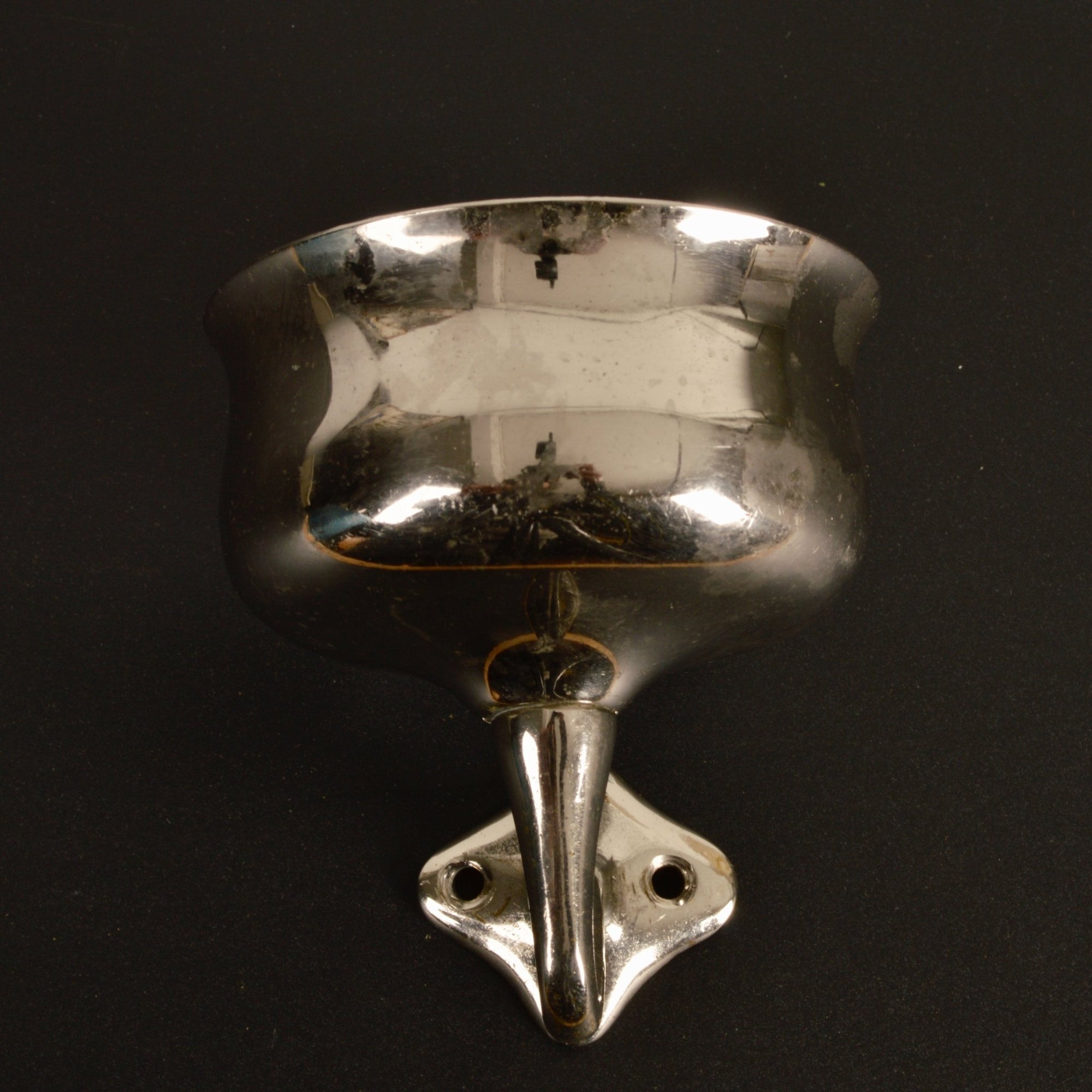 https://salvagegarden.ca/cdn/shop/products/antique-nickel-plated-brass-glass-holder-174826_2000x2000.jpg?v=1710353549